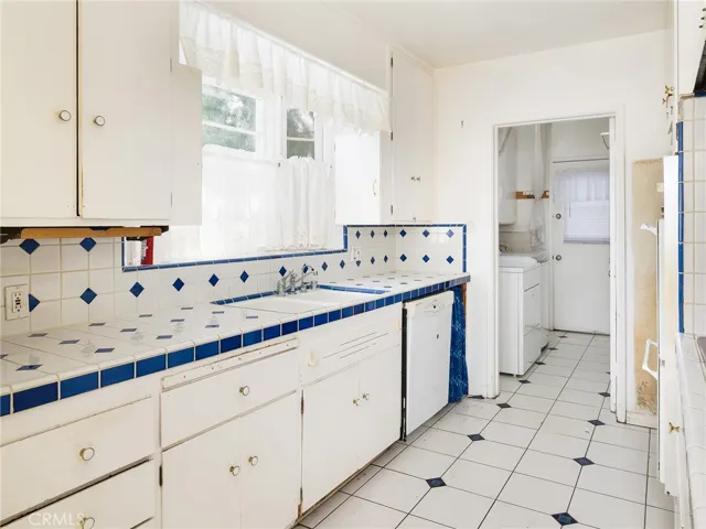 4385 Overland Avenue, Culver City, California 90230