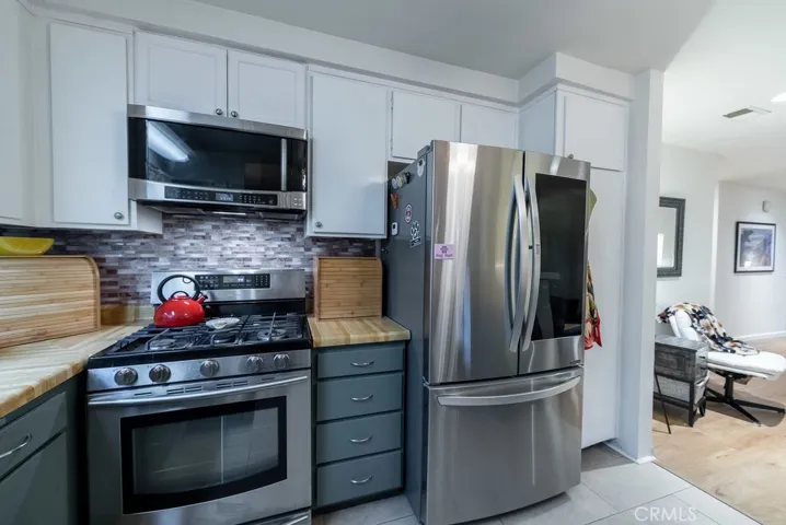 30341 Honeysuckle Hill Drive, Canyon Country, California 91387