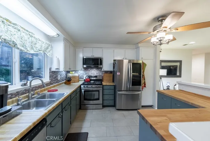 30341 Honeysuckle Hill Drive, Canyon Country, California 91387