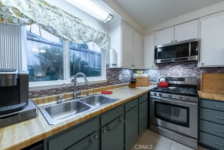 30341 Honeysuckle Hill Drive, Canyon Country, California 91387