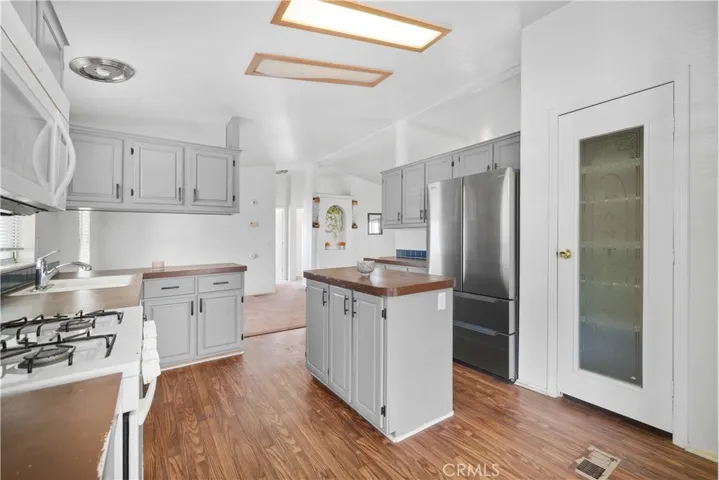 3700 Quartz Canyon Road 18, Riverside, California 92509