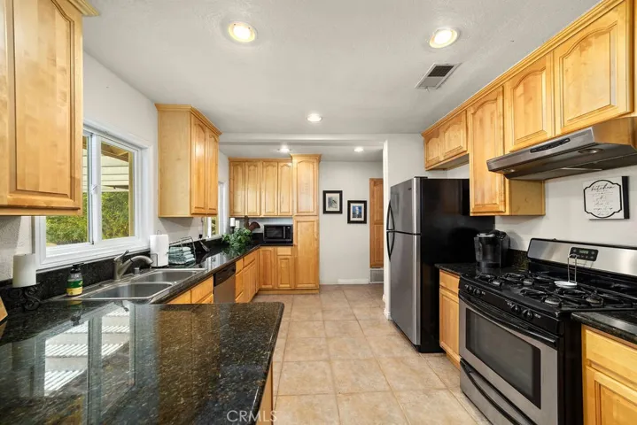 1452 N 1st Avenue, Upland, California 91786