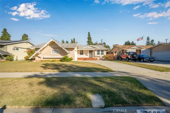 Beautiful big front yard