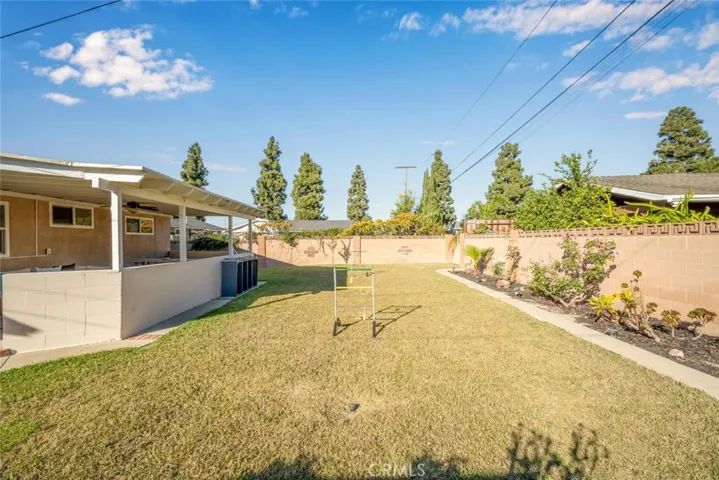 Big backyard - plenty of room for a pool!