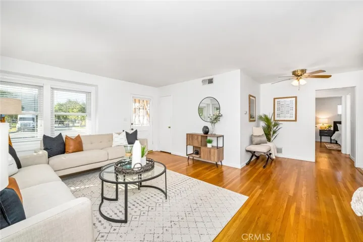 Spacious living room