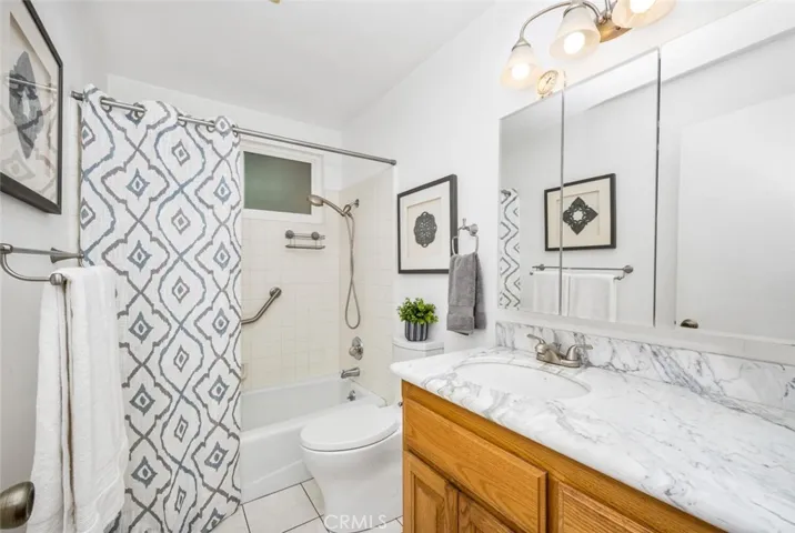 Full hallway bathroom