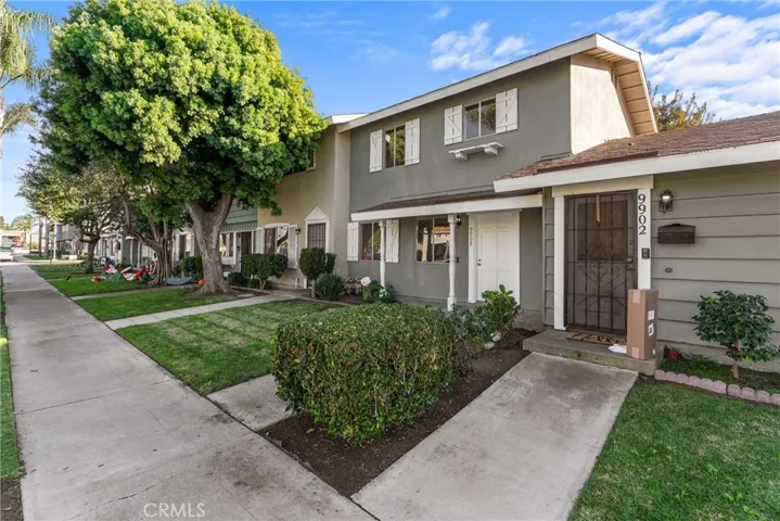 Two-story townhome in the heart of South HB