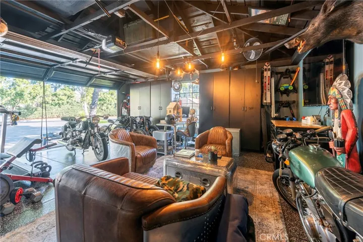 Garage/Man-Cave with Screed in front of Garage door.