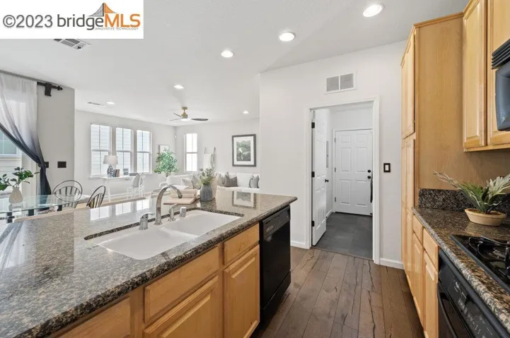 1015 Cottage Ln, Hercules, California 94547