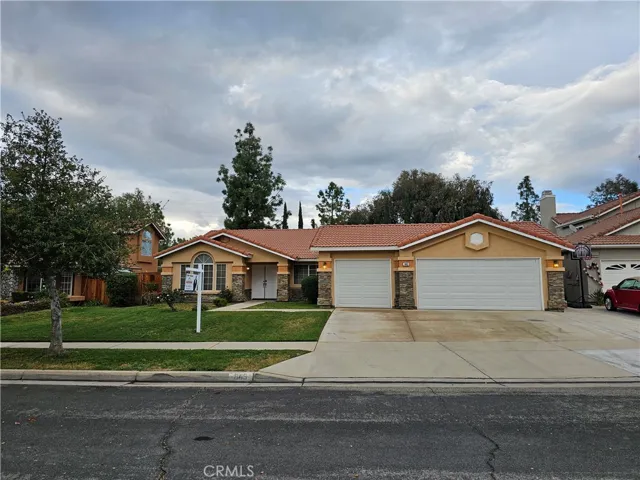 843 Buckeye Circle, Corona, California 92881