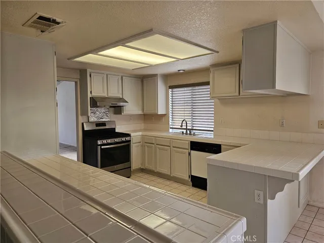 843 Buckeye Circle, Corona, California 92881