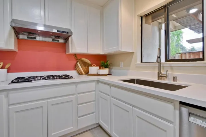 10057 Peninsula Avenue, Cupertino, California 95014