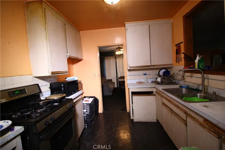 4522 E Rosecrans Avenue, Compton, California 90221