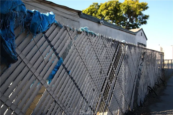 fence off of alley