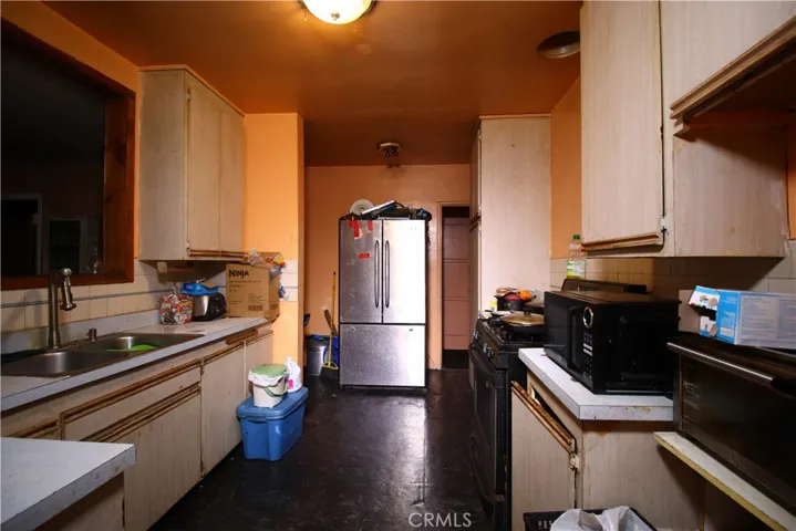 4522 E Rosecrans Avenue, Compton, California 90221