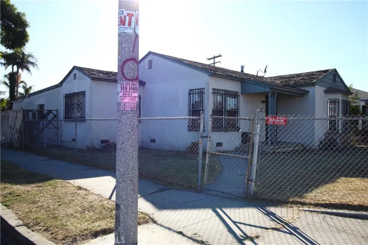 4522 E Rosecrans Avenue, Compton, California 90221