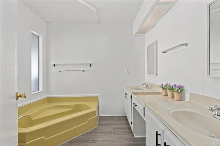 1010 E Bobier Drive 126, Vista, California 92084