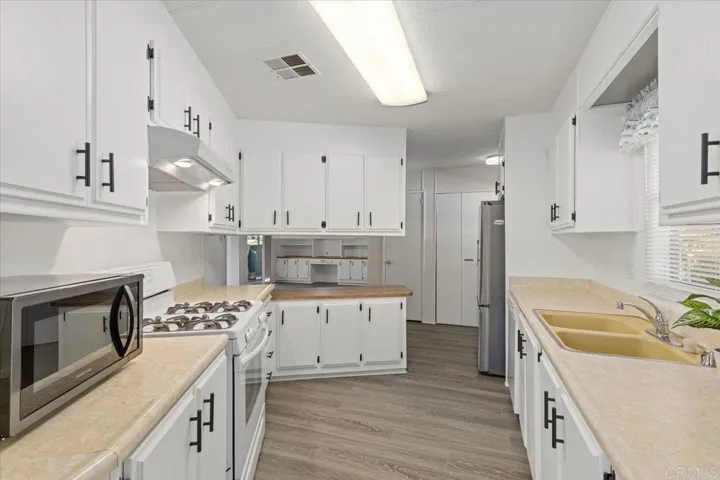 1010 E Bobier Drive 126, Vista, California 92084