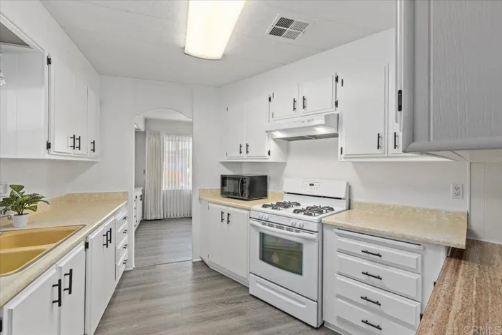 1010 E Bobier Drive 126, Vista, California 92084