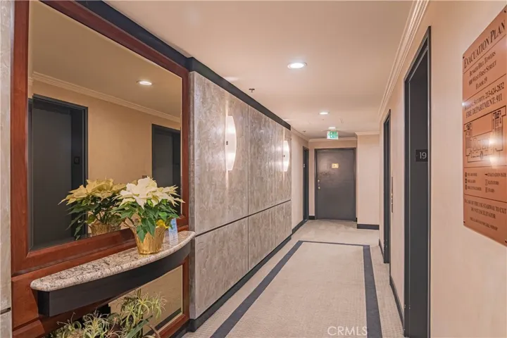Corner unit located on the 19th floor