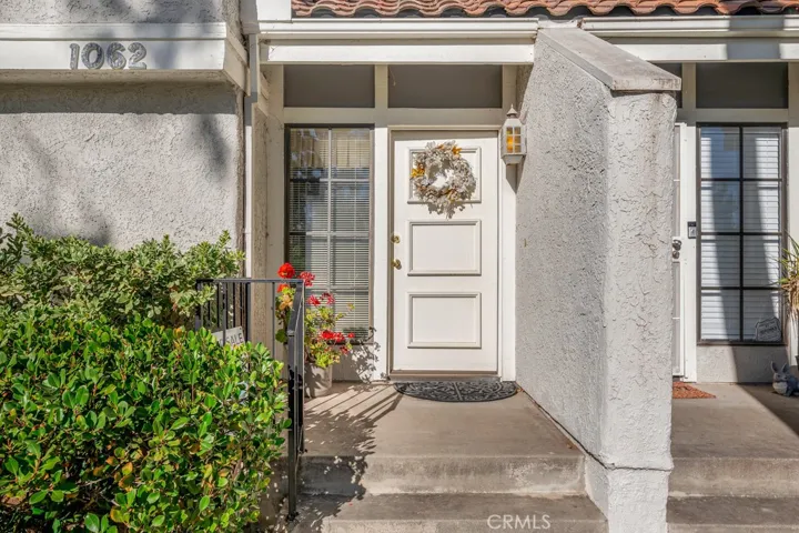 1062 Thistlegate Road, Oak Park, California 91377