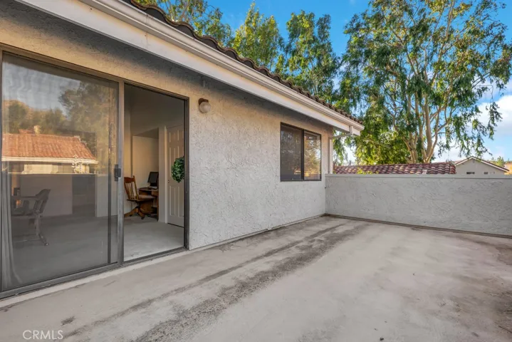 1062 Thistlegate Road, Oak Park, California 91377