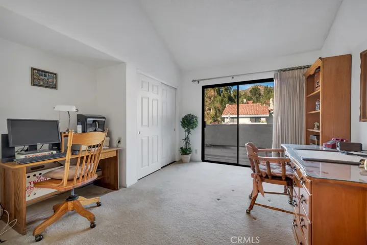 1062 Thistlegate Road, Oak Park, California 91377