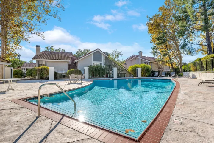 1062 Thistlegate Road, Oak Park, California 91377