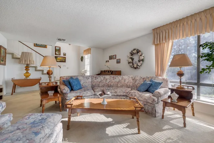 1062 Thistlegate Road, Oak Park, California 91377