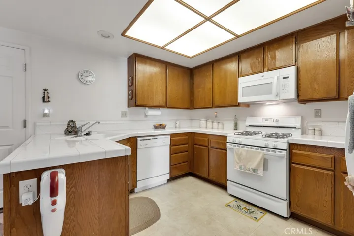 1062 Thistlegate Road, Oak Park, California 91377