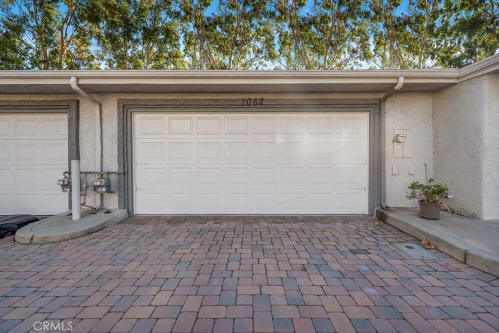 1062 Thistlegate Road, Oak Park, California 91377