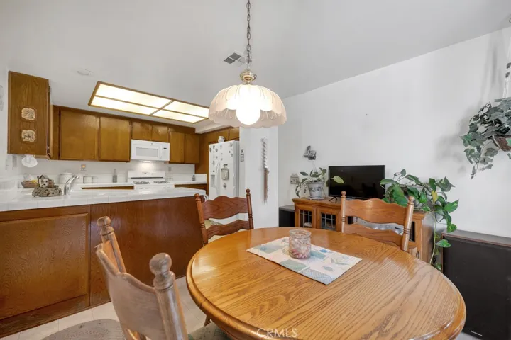 1062 Thistlegate Road, Oak Park, California 91377