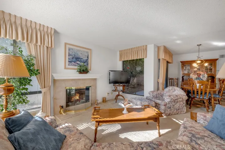 1062 Thistlegate Road, Oak Park, California 91377