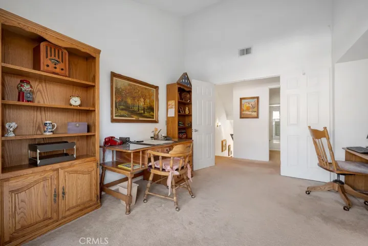 1062 Thistlegate Road, Oak Park, California 91377