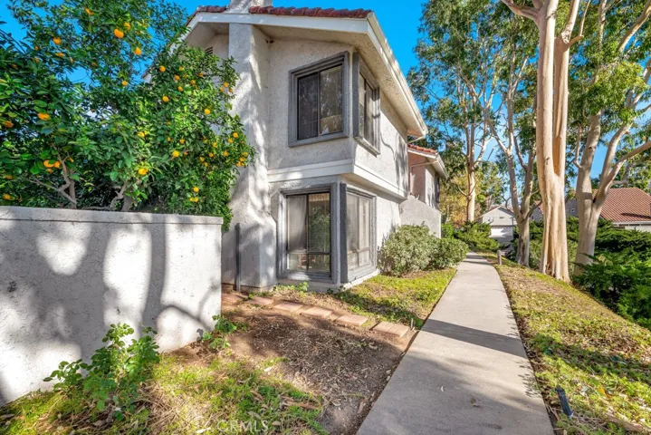 1062 Thistlegate Road, Oak Park, California 91377