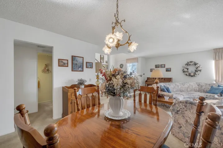 1062 Thistlegate Road, Oak Park, California 91377