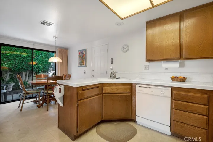 1062 Thistlegate Road, Oak Park, California 91377