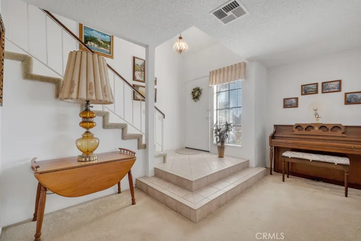 1062 Thistlegate Road, Oak Park, California 91377