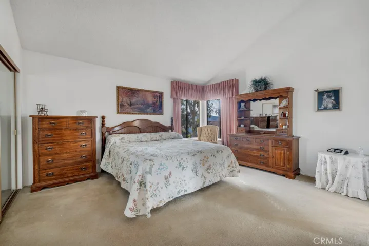 1062 Thistlegate Road, Oak Park, California 91377