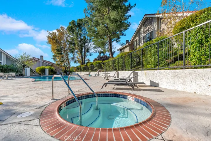 1062 Thistlegate Road, Oak Park, California 91377