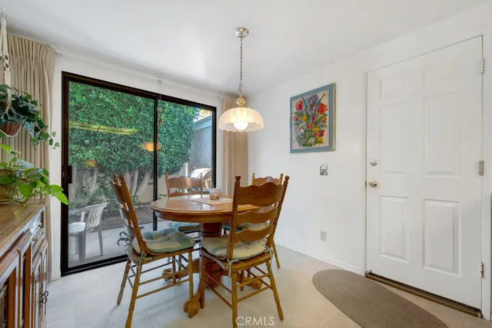 1062 Thistlegate Road, Oak Park, California 91377