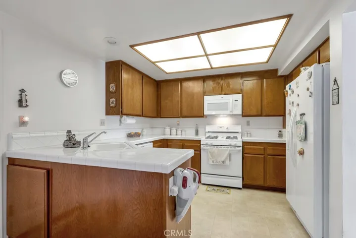 1062 Thistlegate Road, Oak Park, California 91377