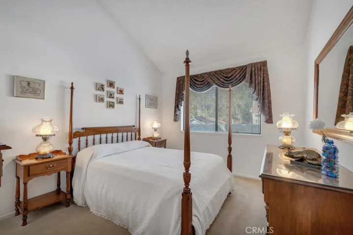 1062 Thistlegate Road, Oak Park, California 91377