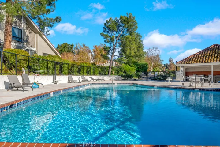 1062 Thistlegate Road, Oak Park, California 91377
