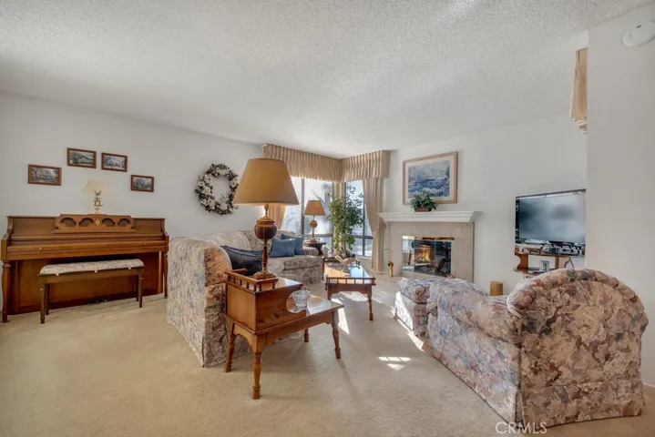 1062 Thistlegate Road, Oak Park, California 91377