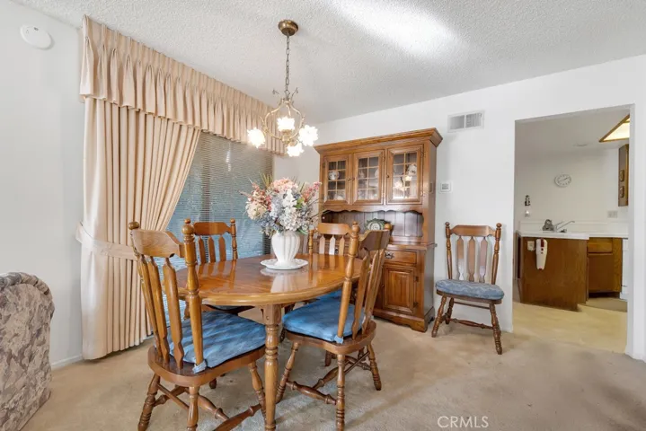 1062 Thistlegate Road, Oak Park, California 91377
