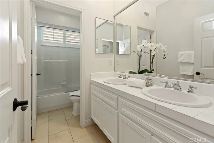 10 Hallwood, Irvine, California 92602