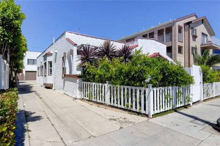 757 Redondo Avenue, Long Beach, California 90804