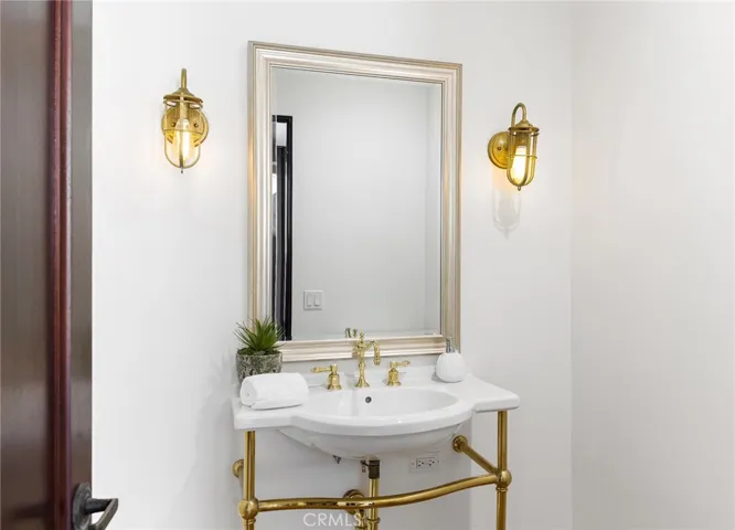 Main Floor Guest Bath