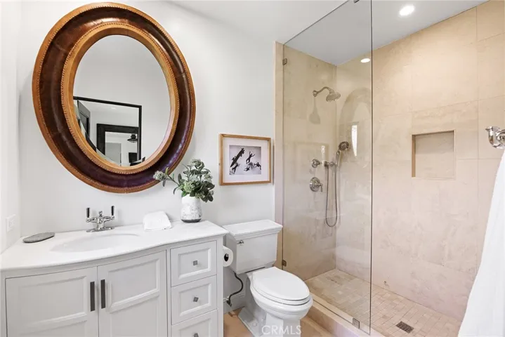 Main floor Secondary Ensuite Bath
